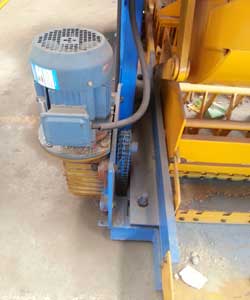 Egg laying brick machine